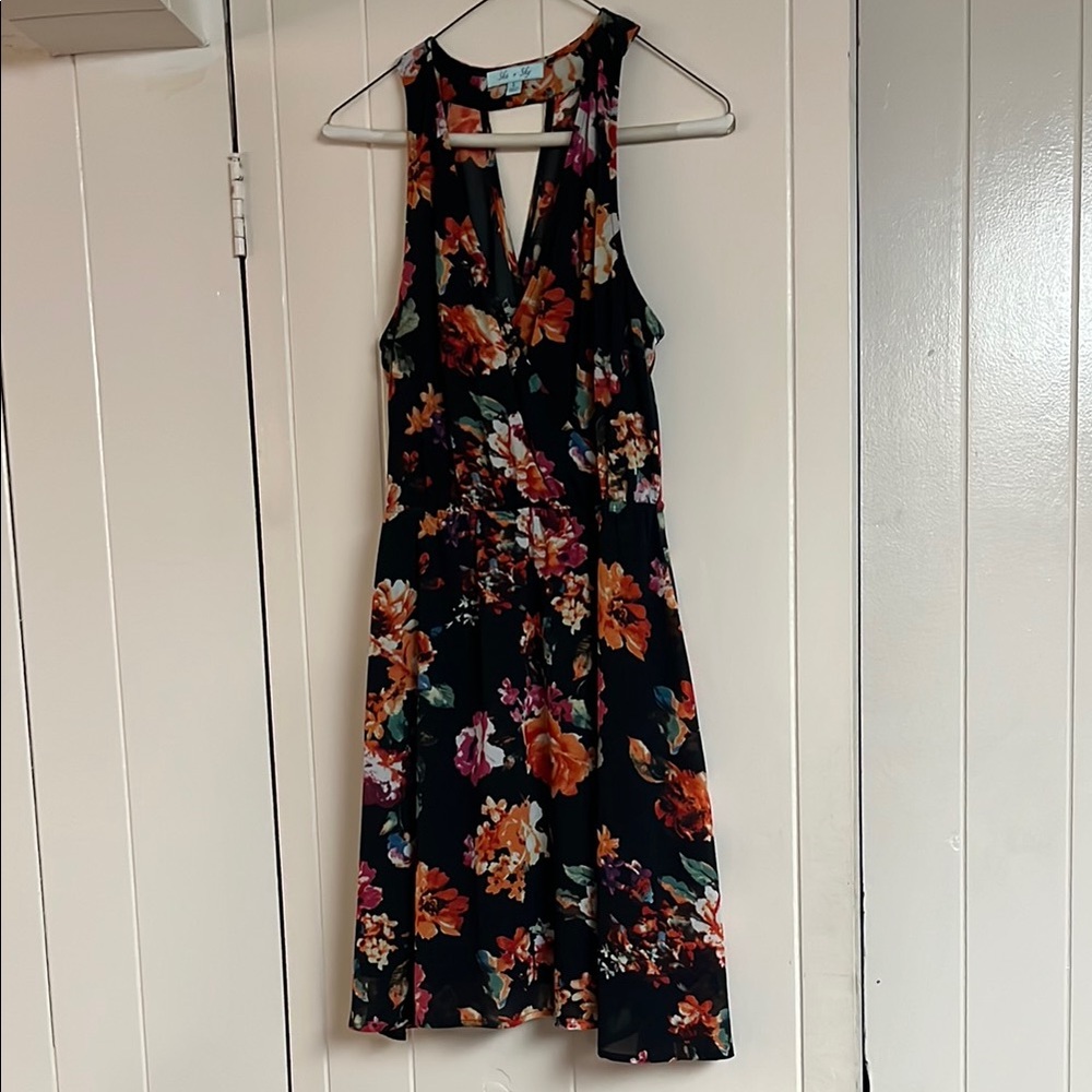 Floral Sleeveless V-Neck Dress in Black
